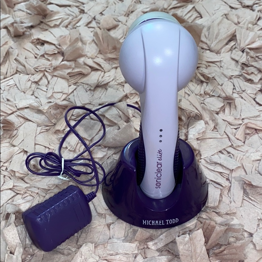 Michael Todd Soniclear with charging stand.